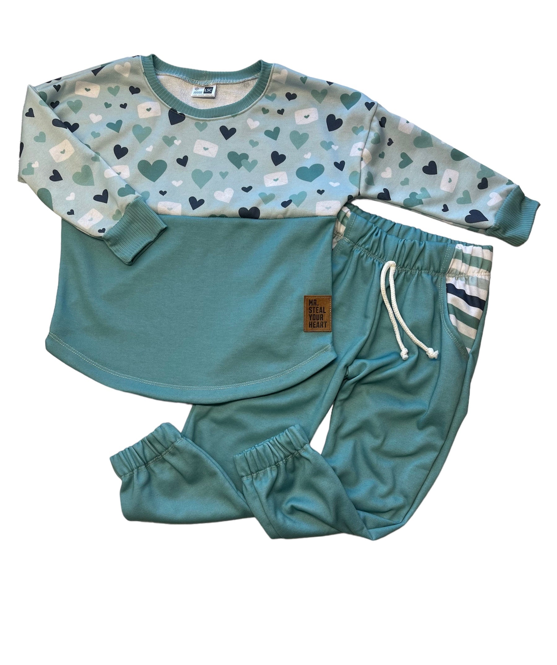 Dolman - shirt with long sleeves and curved hem